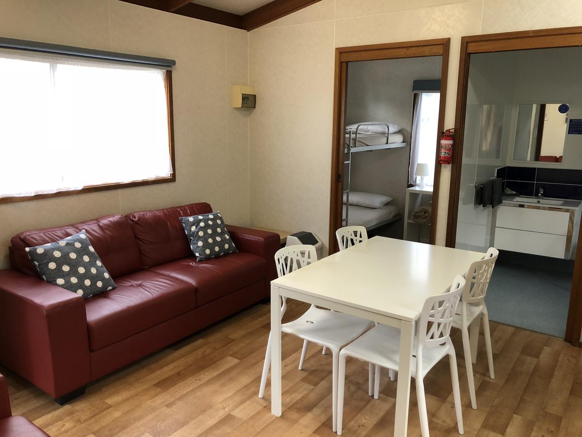 Toora Tourist Park Hotel Room photo